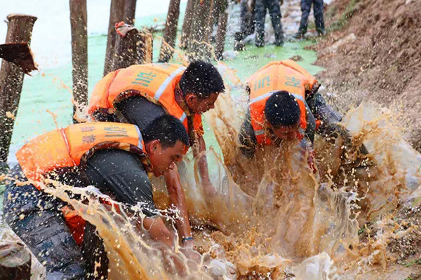 铜陵市枞阳县藕山镇党群同心抗洪救灾.jpg 铜陵市枞阳县藕山镇党群同心抗洪救灾.jpg