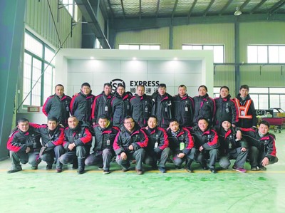 争做堪当大任的好青年——铜陵市快递小哥投身战“疫”.jpeg