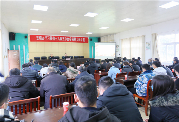 郊区坚持强基固本加强村级干部队伍建设.jpg