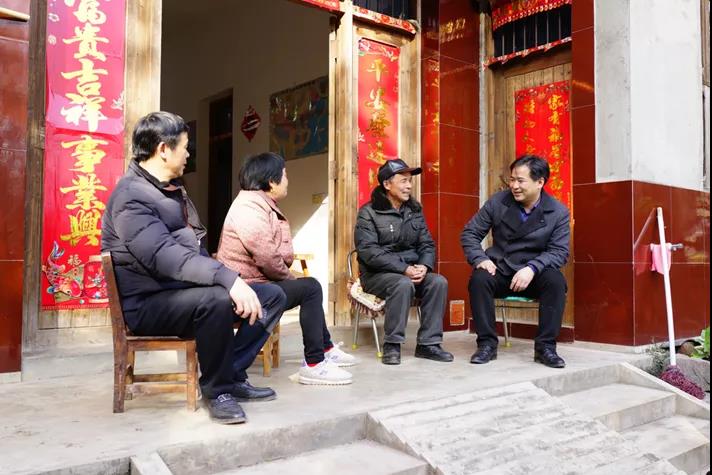 这位“全国脱贫攻坚先进个人”，不简单！.jpg