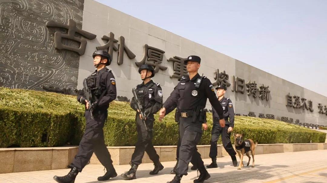 筑牢铁壁坚盾 守护岁月静好——记市公安局特警支队五大队.jpg