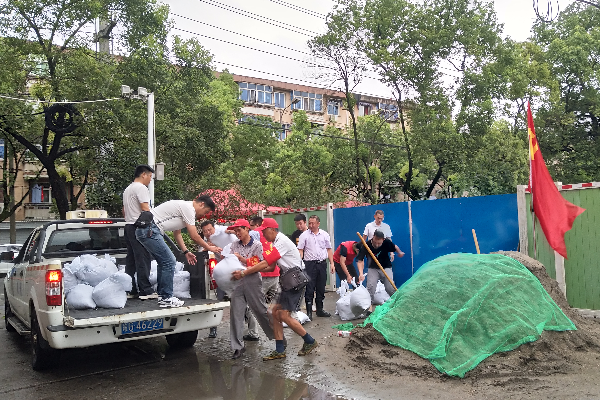市铜官区：让党旗在“防汛防台”一线高高飘扬.png