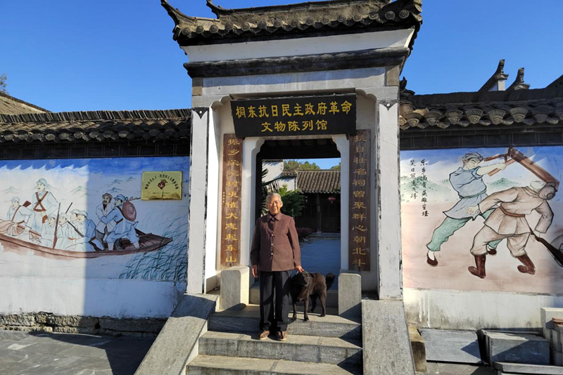 陈瑶湖镇：桐东抗日民主政府旧址文物默默守护人_副本.png