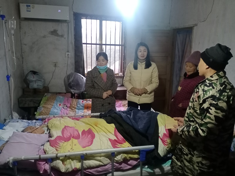 义安区商务局开展冬日暖阳慰问活动.jpg