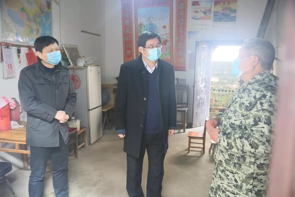 郊区三措并举关心关爱基层一线党员干部.jpg